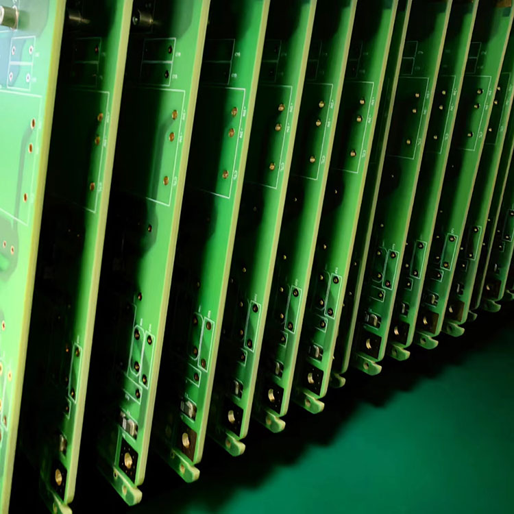 Hvordan leverer Rogers PCB højfrekvent ydeevne i moderne elektronik?